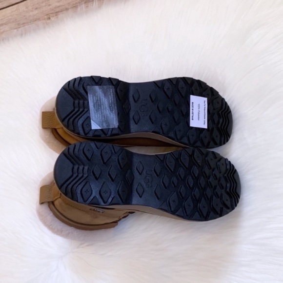 UGG Adirondack III Chestnut Waterproof Boots - Picture 10 of 10